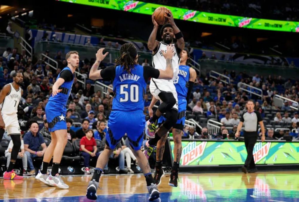 利拉德60分刷新队史纪录  